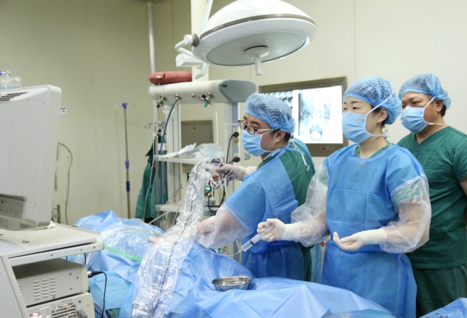 男子体内取出6公分大膀胱结石  震惊所有人(图2)